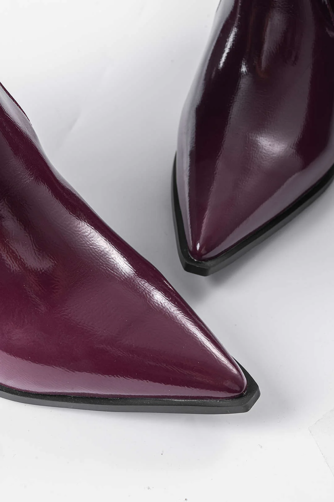 Faux Leather Ruched Pointed Toe Knee High Boots - Image 4